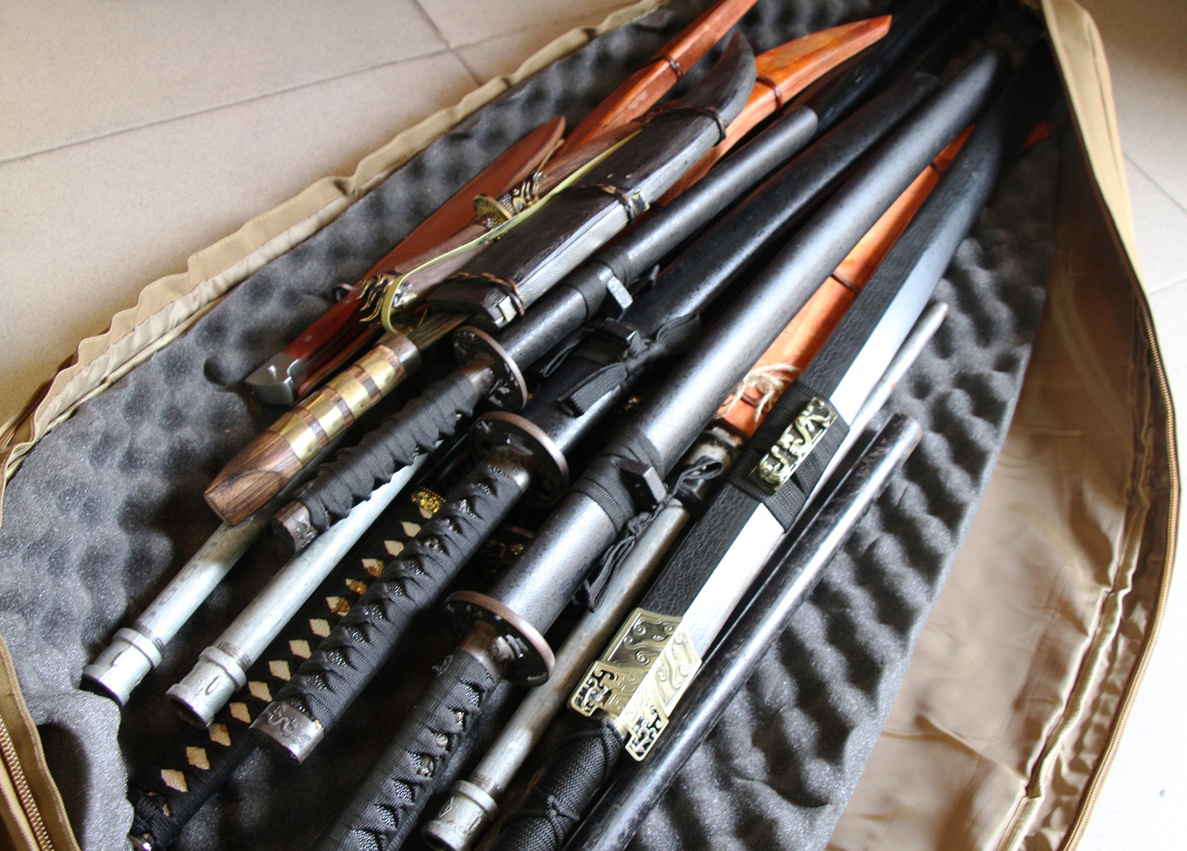 Kho sung dan cua nhom giet nguoi anh 10