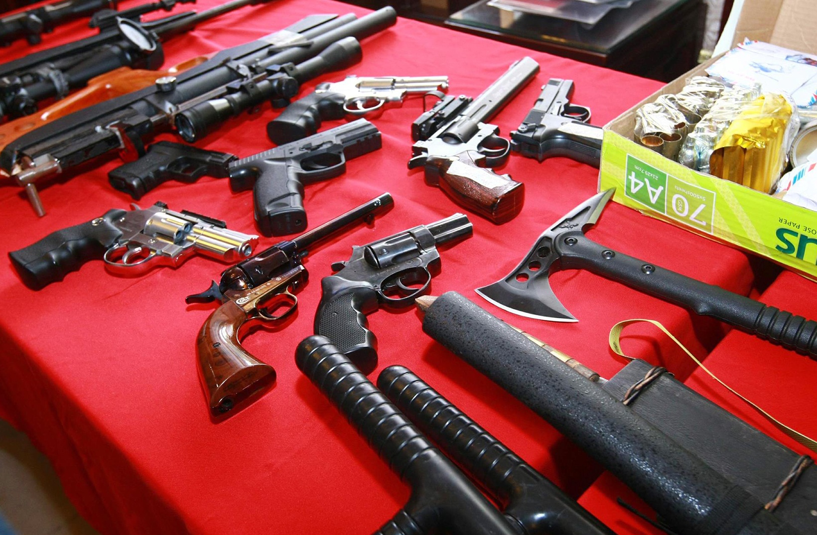 Kho sung dan cua nhom giet nguoi anh 2