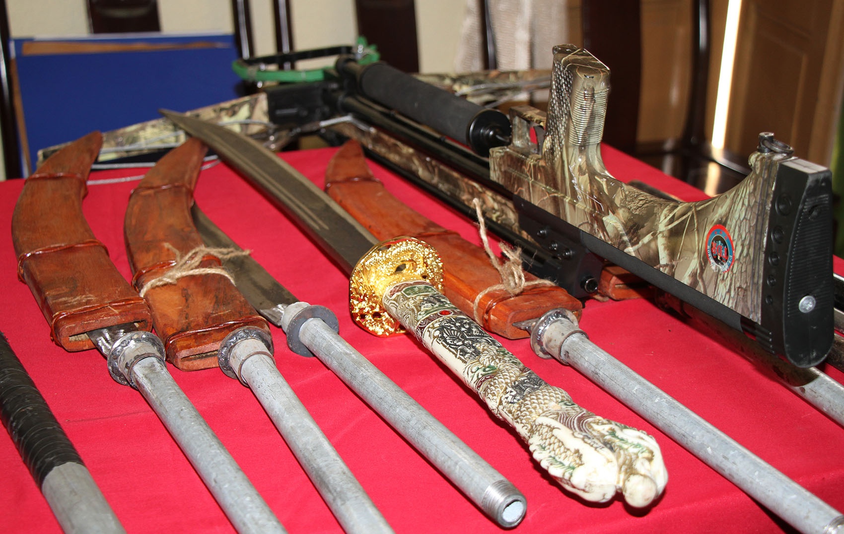 Kho sung dan cua nhom giet nguoi anh 8