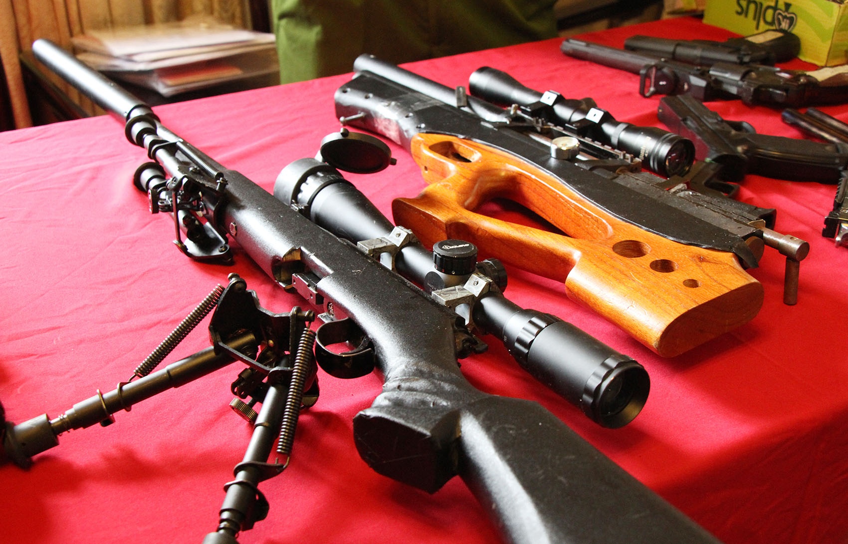 Kho sung dan cua nhom giet nguoi anh 4