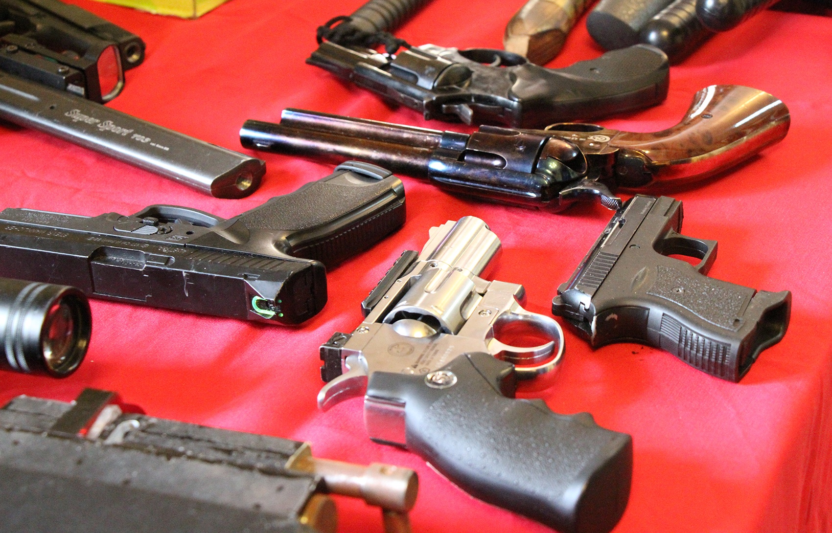 Kho sung dan cua nhom giet nguoi anh 5