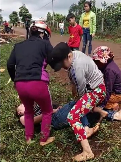 vợ công an xã đánh ghen ảnh 1 vo cong an xa danh ghen anh 1