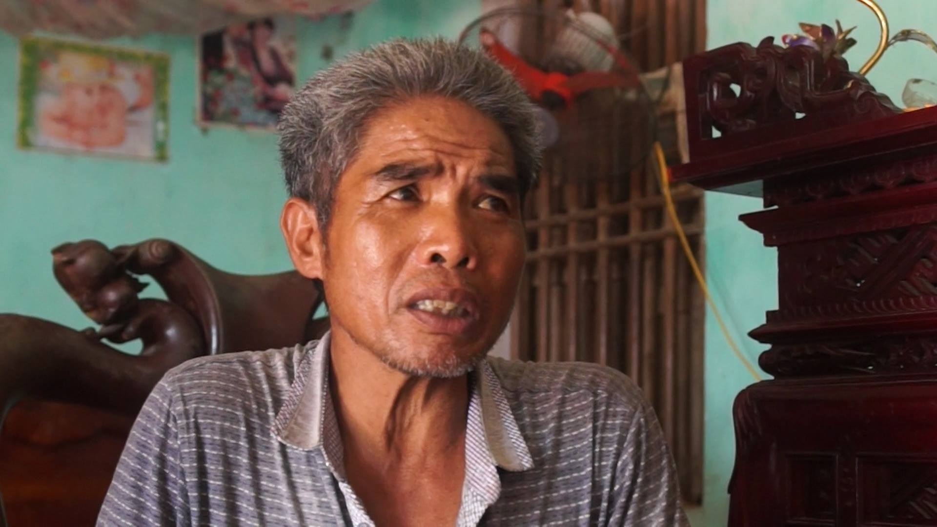 Chan dung nguoi phu nu thue chat chan tay de truc loi tien hinh anh