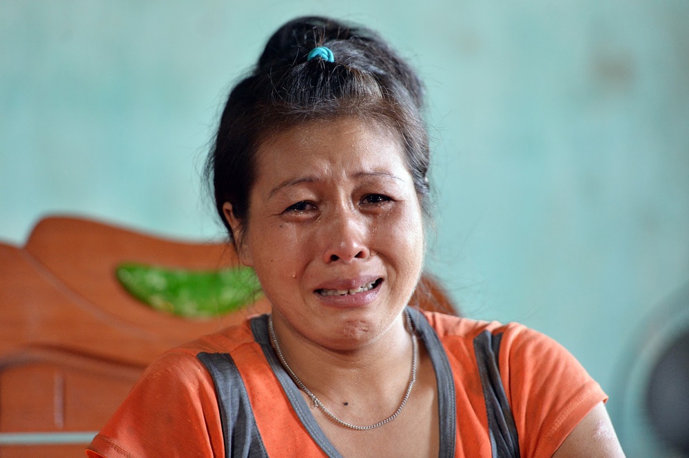 Me sung sot hay tin con trai chat lia chan tay nguoi phu nu hinh anh