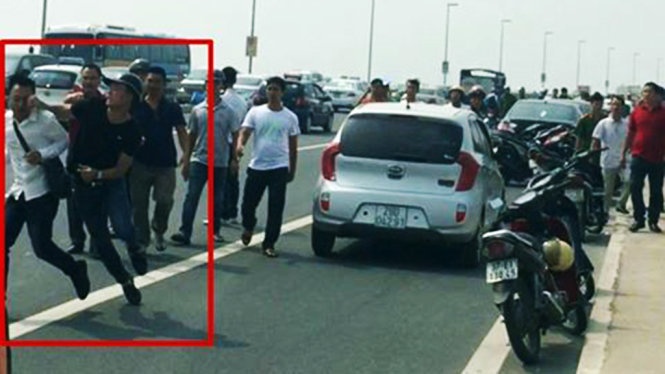 Hà Nội thông tin vụ gạt tay trúng má ảnh 1 Ha Noi thong tin vu gat tay trung ma anh 1