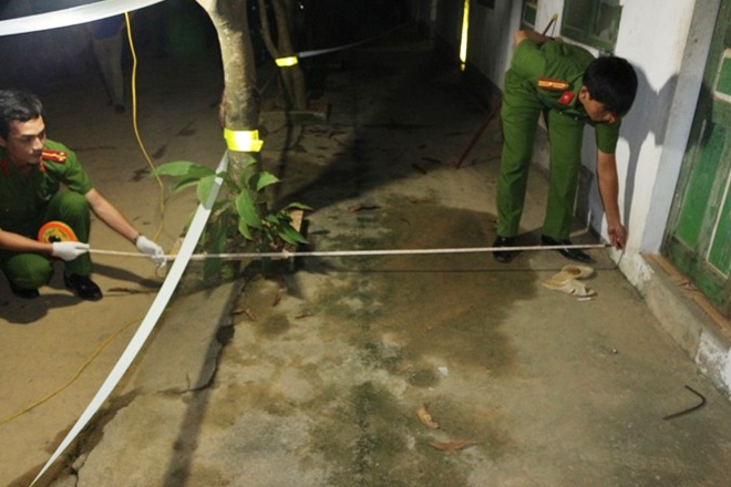 Co gai tu vong trong phong tro voi soi day thep siet co hinh anh