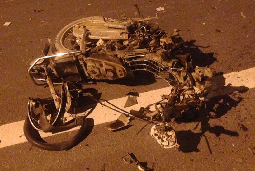 Oto dau dau xe may cho 3 tren dai lo Thang Long hinh anh