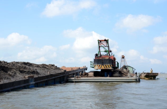 Chu tich Ha Noi yeu cau lam ro vu xa thai xuong song Hong hinh anh