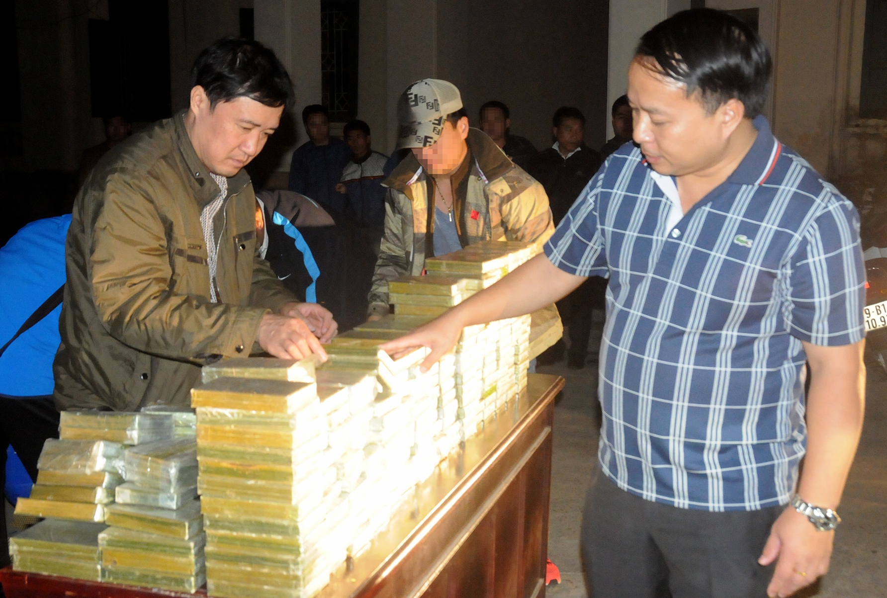 Cuoc vay bat nhom buon 300 banh heroin trong dem hinh anh