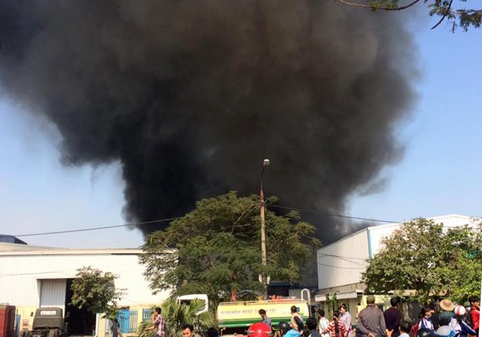 chua chay kho hang 2.000 m2 anh 1