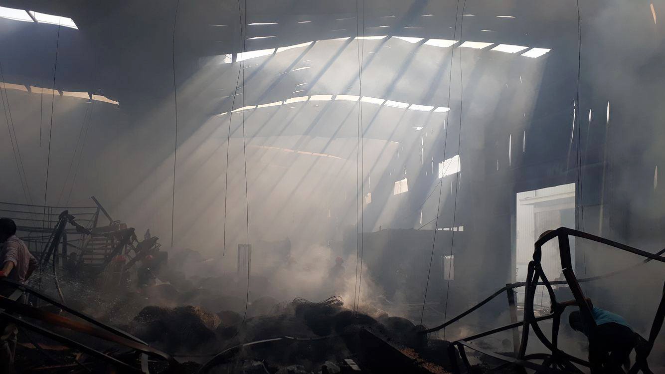 chua chay kho hang 2.000 m2 anh 11