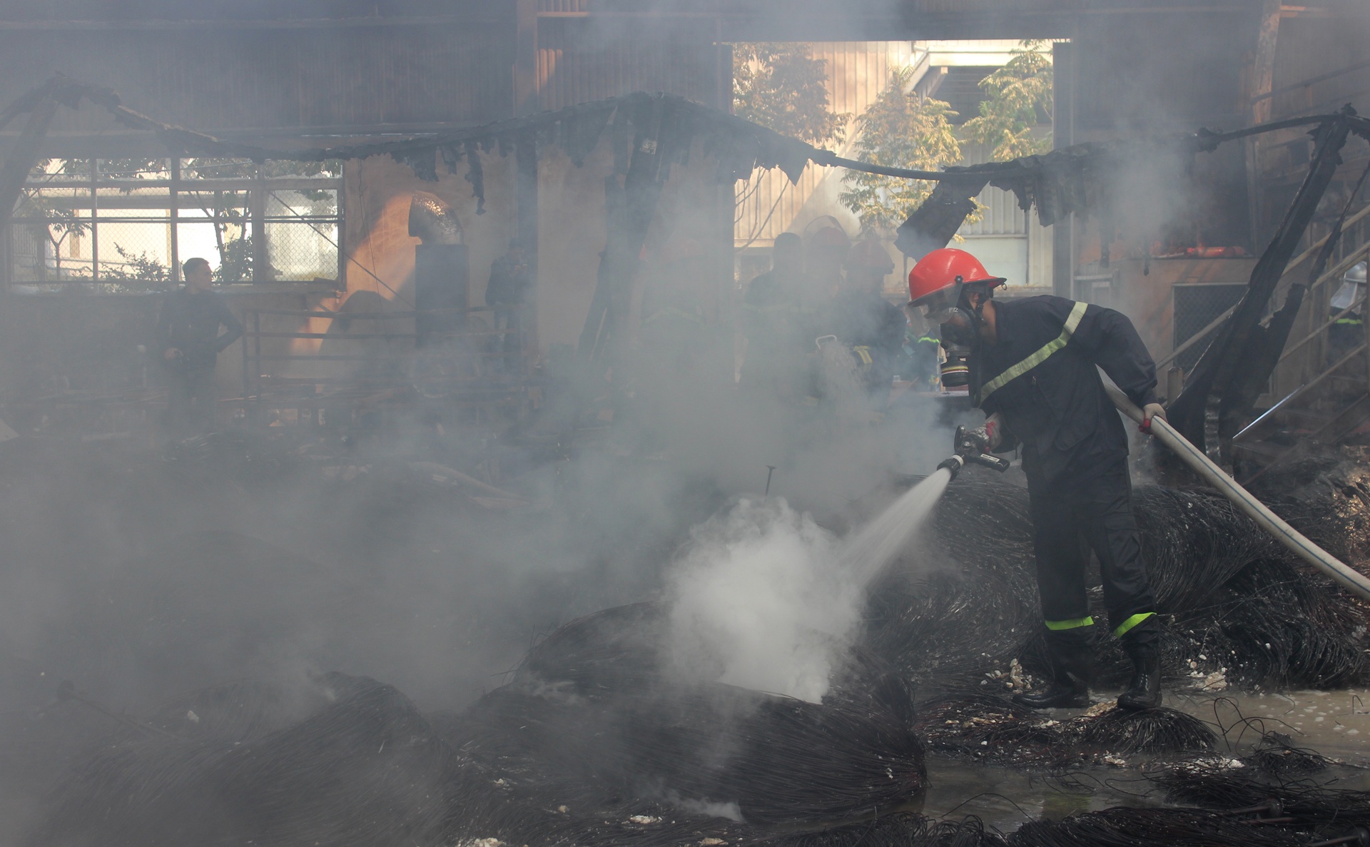 chua chay kho hang 2.000 m2 anh 6