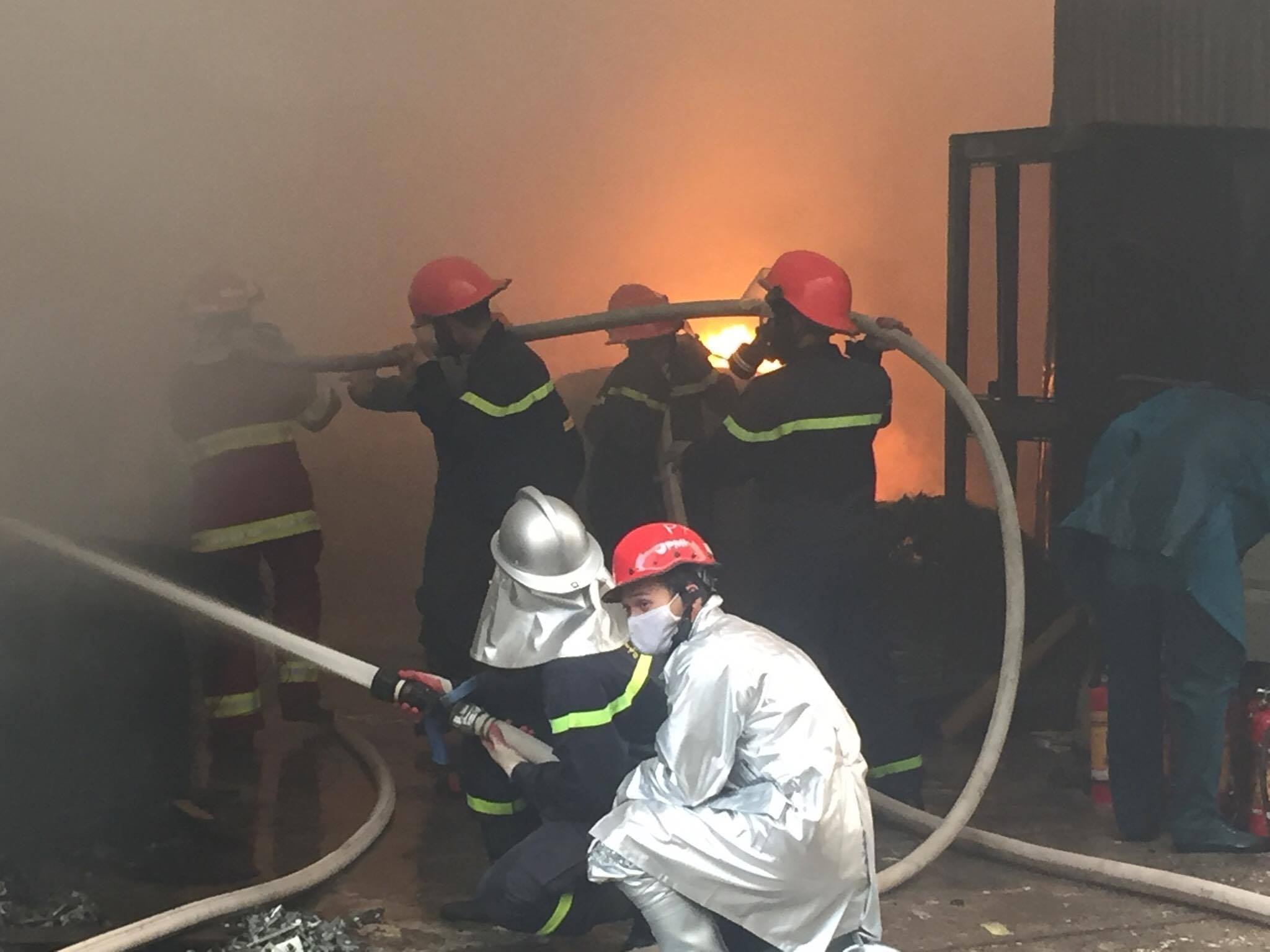 chua chay kho hang 2.000 m2 anh 3