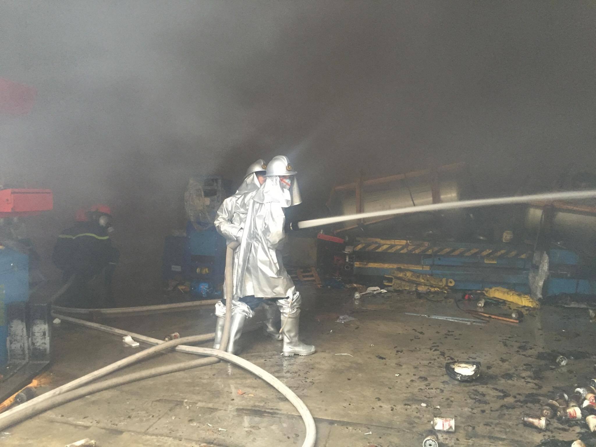 chua chay kho hang 2.000 m2 anh 4