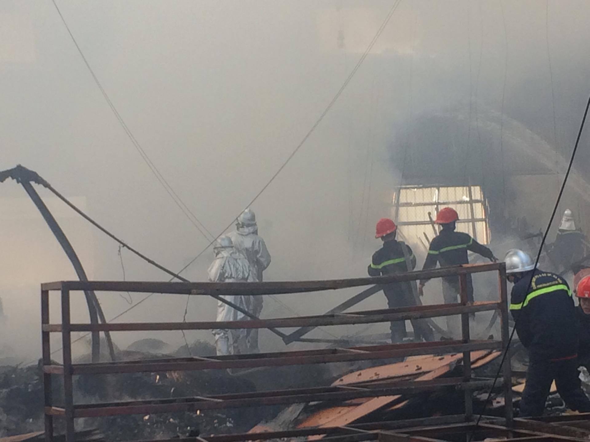 chua chay kho hang 2.000 m2 anh 5