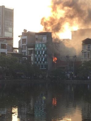 hut nuoc ho dap dam chay nha 3 tang anh 1