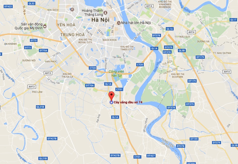 Xe tải kéo đổ cột điện trên phố ảnh 3 Xe tai keo do cot dien tren pho anh 3