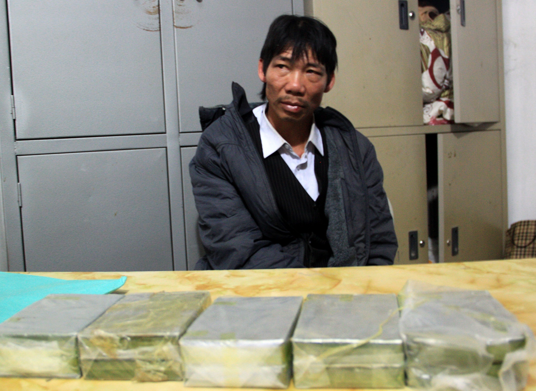 Lao xe vao canh sat anh 1