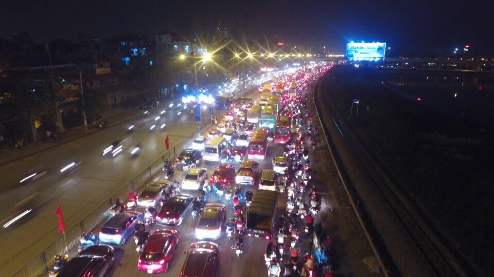 Cua ngo Ha Noi, TP.HCM un u sau ky nghi le hinh anh