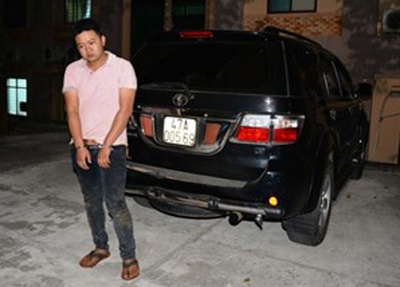 Cong an truy duoi xe hop cho thuoc la lau nhu phim hanh dong hinh anh