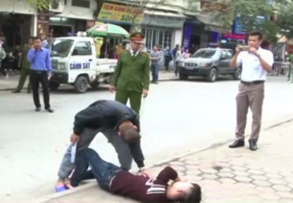 Thuc nghiem dieu tra vu giet nguoi o quan karaoke hinh anh
