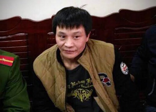 Bat trum ma tuy nem 2 qua luu dan ve phia canh sat hinh anh