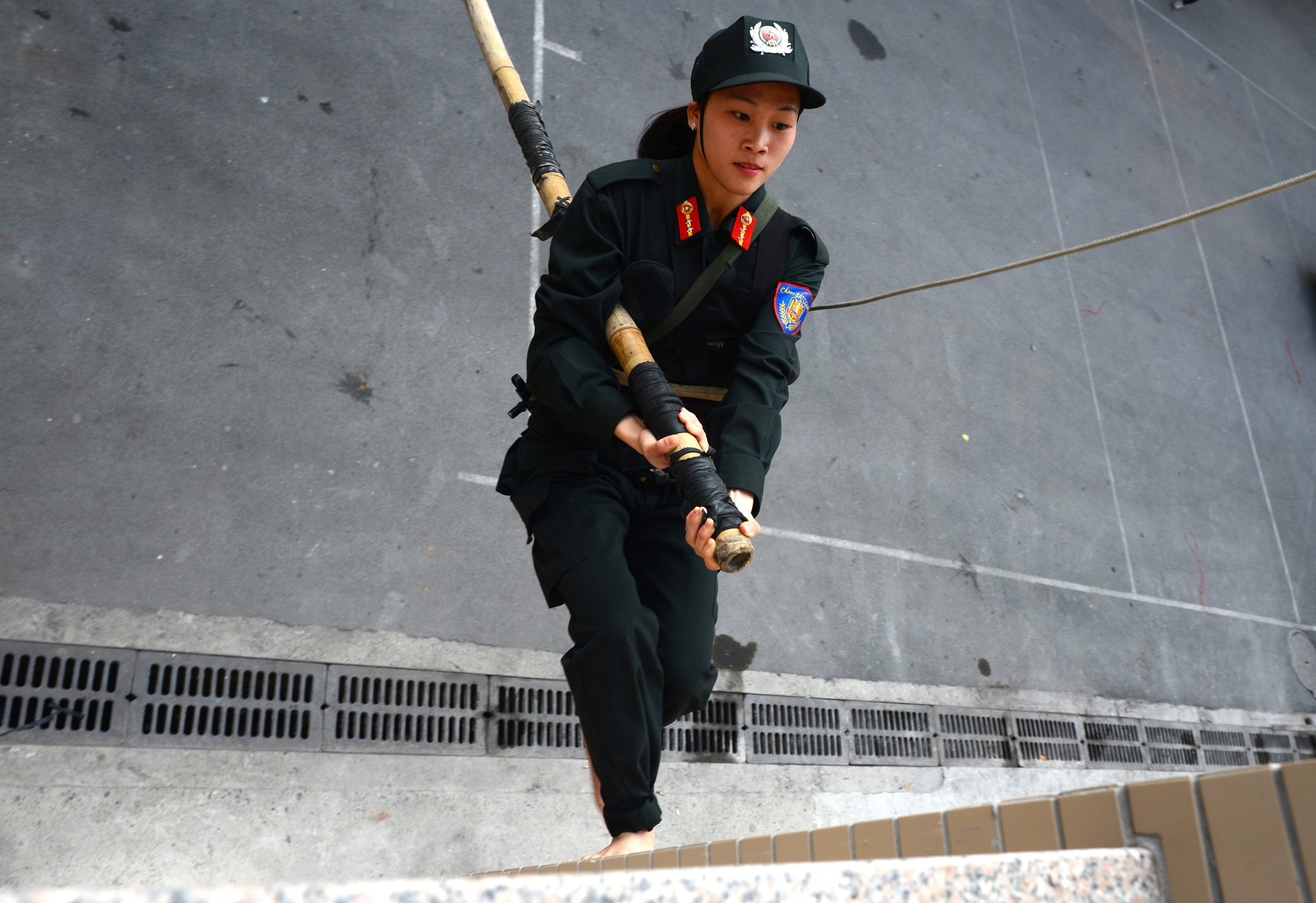 Nhung bong hong canh sat dac nhiem anh 8