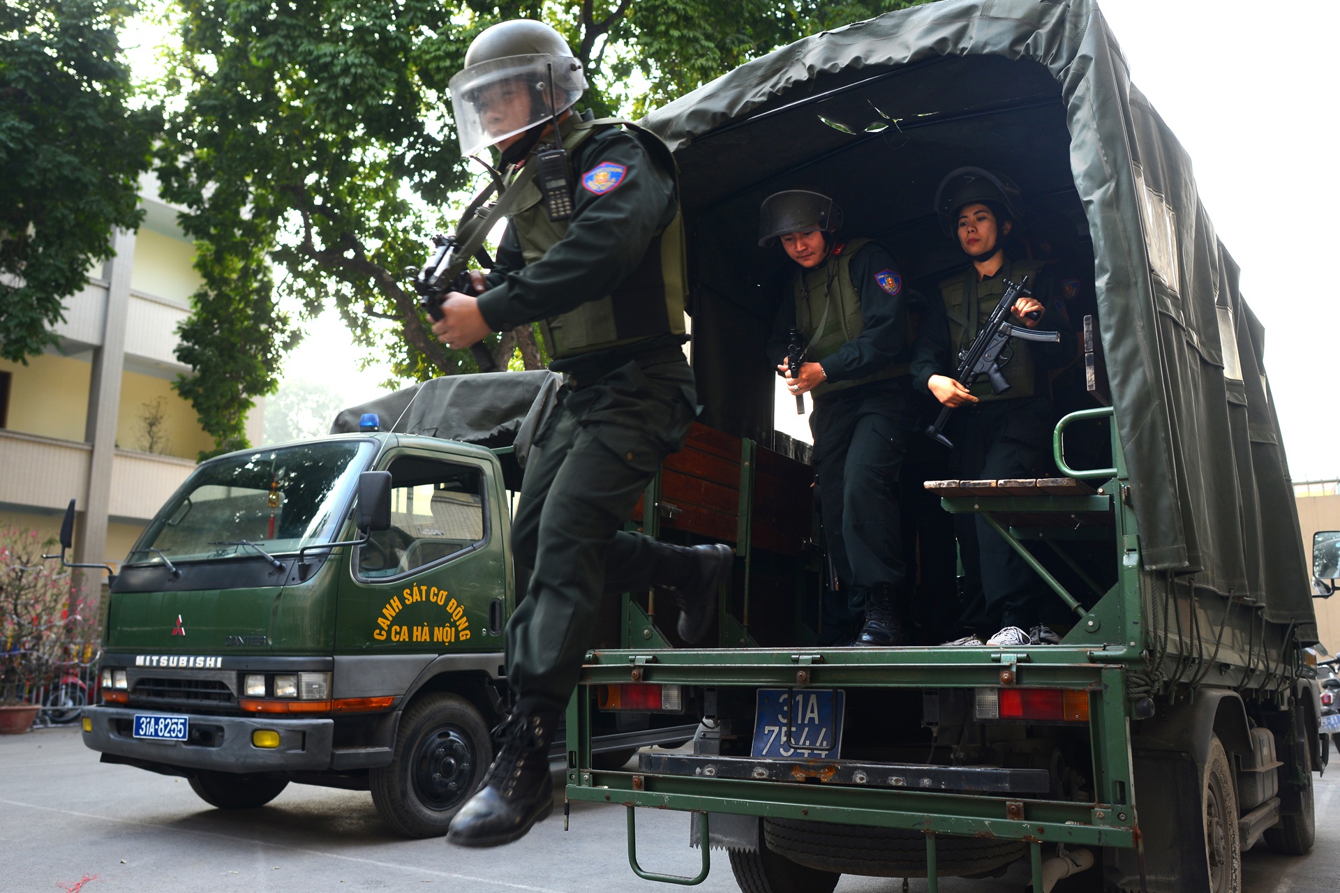 Nhung bong hong canh sat dac nhiem anh 1