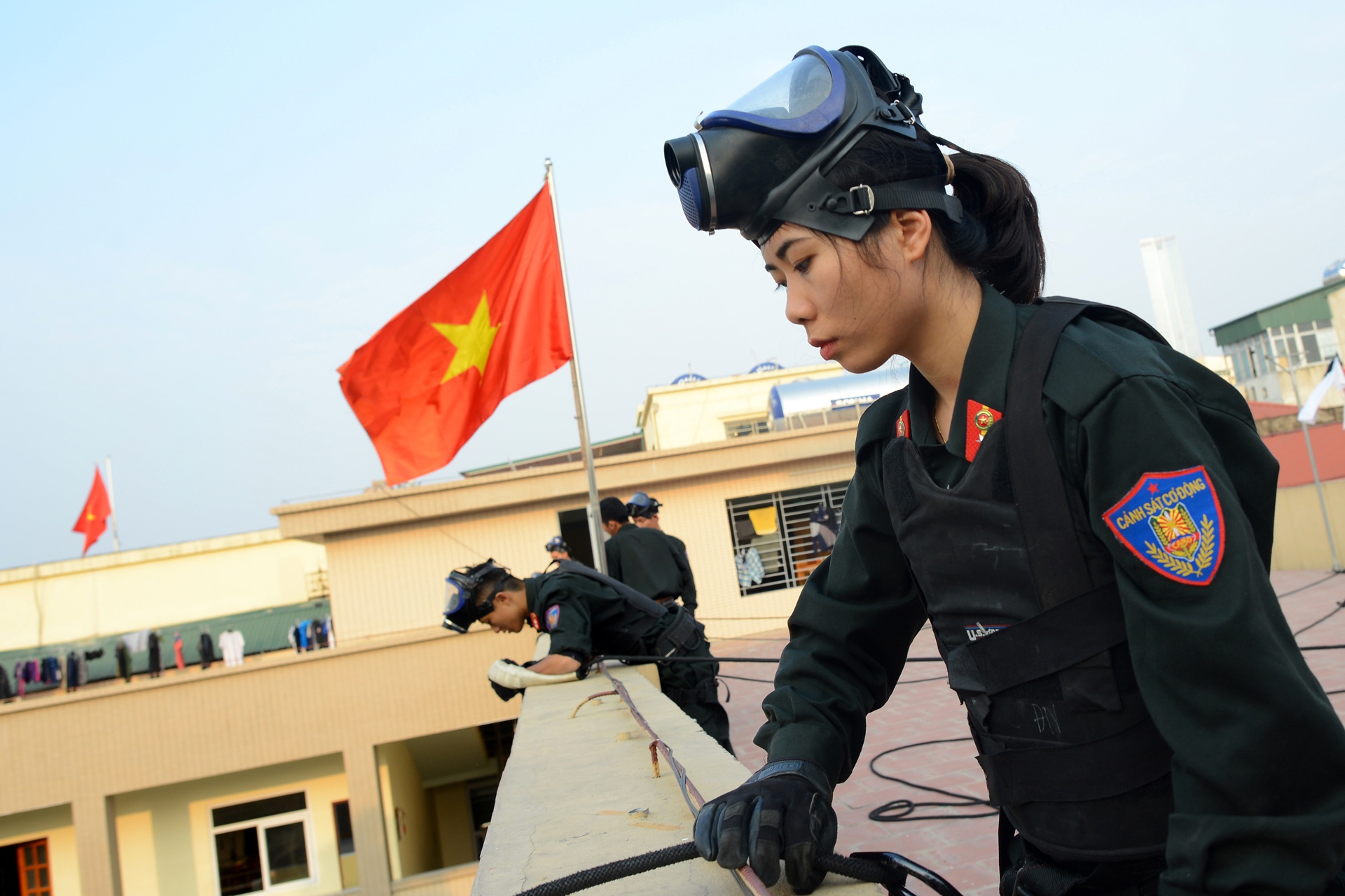 Nhung bong hong canh sat dac nhiem anh 9