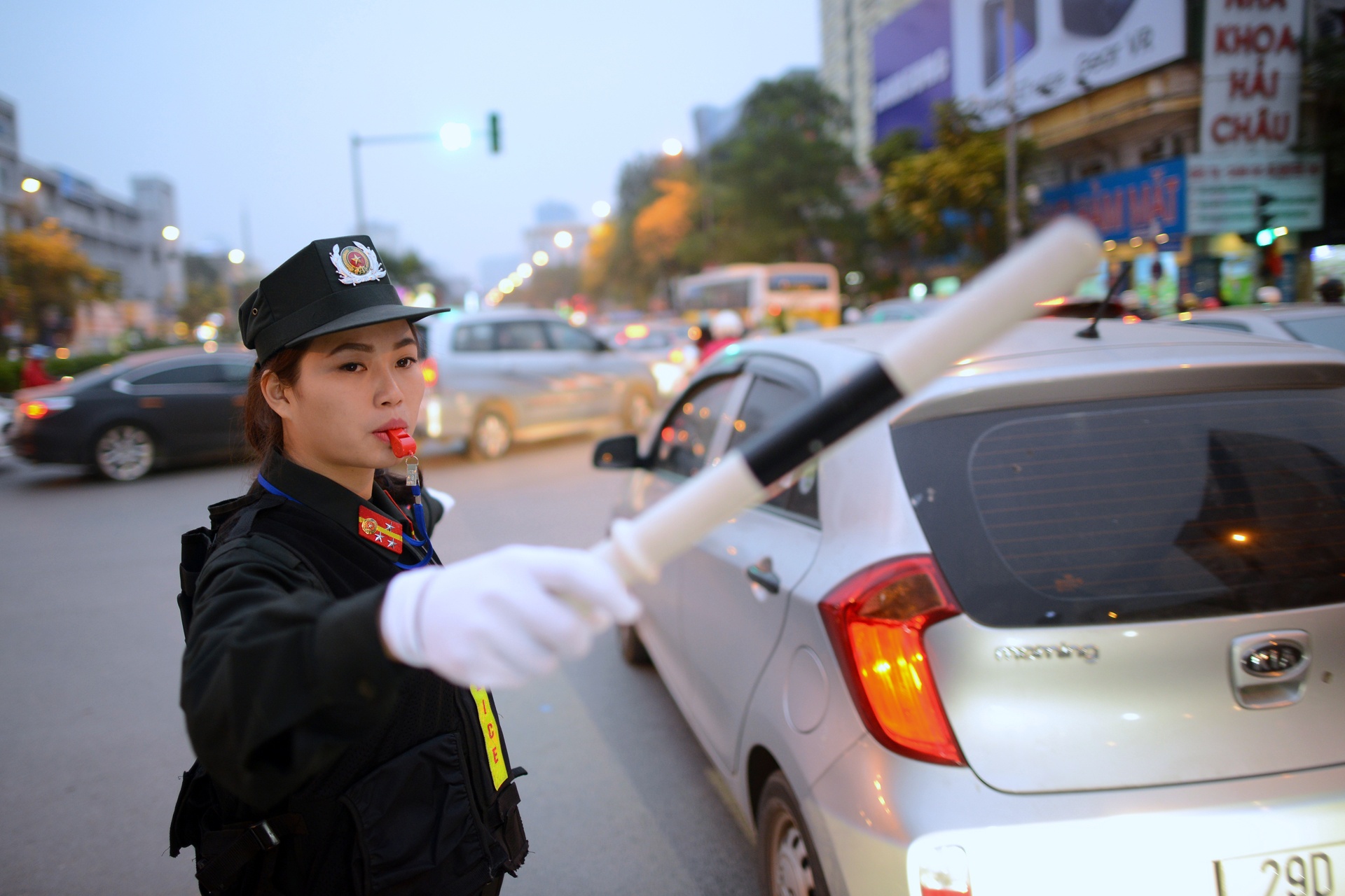 Nhung bong hong canh sat dac nhiem anh 13