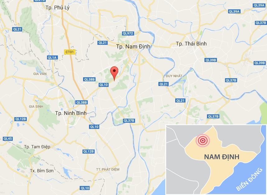 Tàu hỏa tông ôtô 16 chỗ nhiều người thương vong ảnh 4 Tau hoa tong oto 16 cho nhieu nguoi thuong vong anh 4