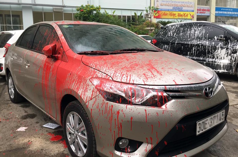 xe hop bi nem son o Ha Noi anh 1