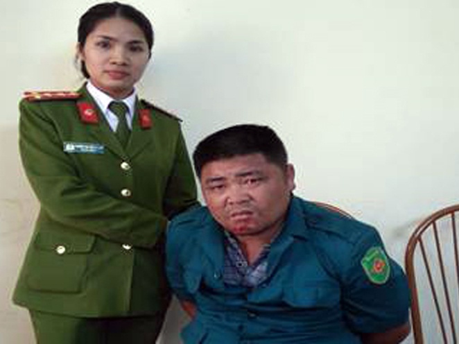 Vay bat 2 ke buon ma tuy rut dao dam canh sat hinh anh