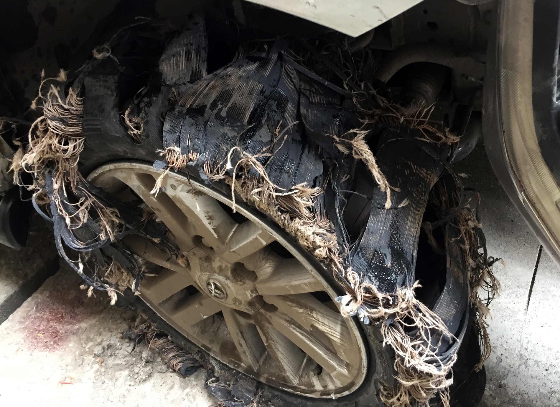 Fortuner cho 100 banh heroin tron canh sat anh 3