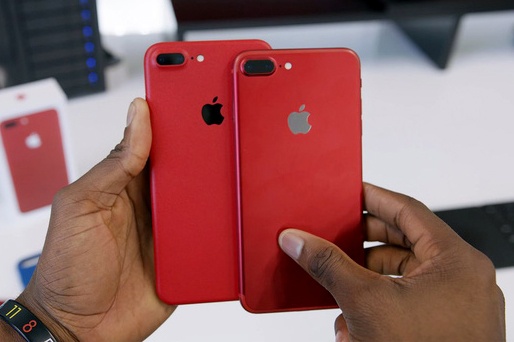 Tam giu 155 chiec iPhone trong vali cua nu hanh khach di may bay hinh anh