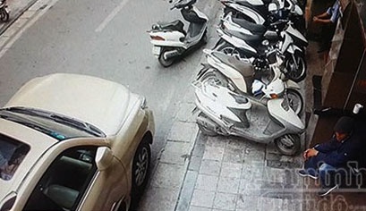 Camera lat mat nhom trom dam thung lop Fortuner lay 1,6 ty dong hinh anh