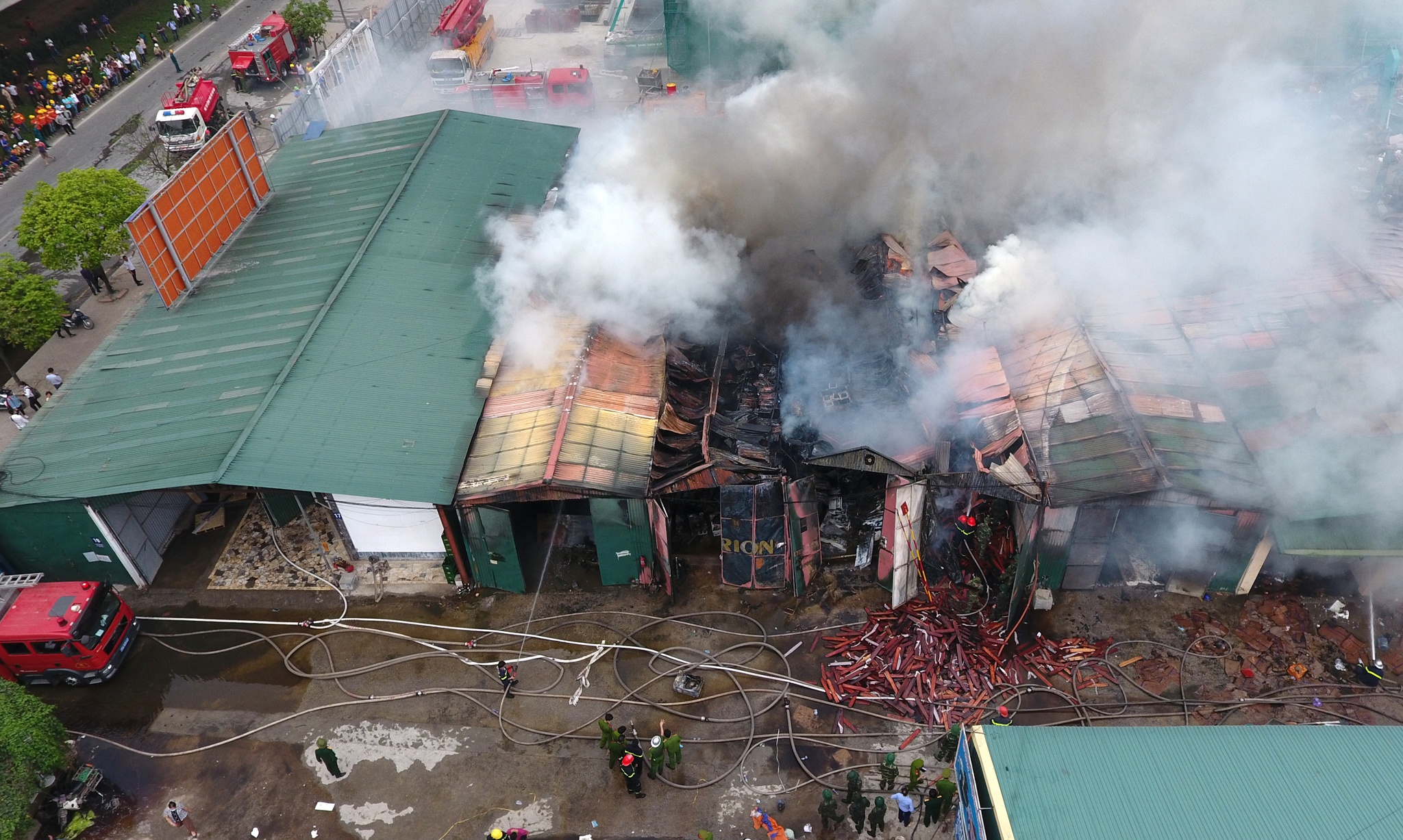 Cháy kho hàng gần Keangnam ảnh 6 Chay kho hang gan Keangnam anh 6