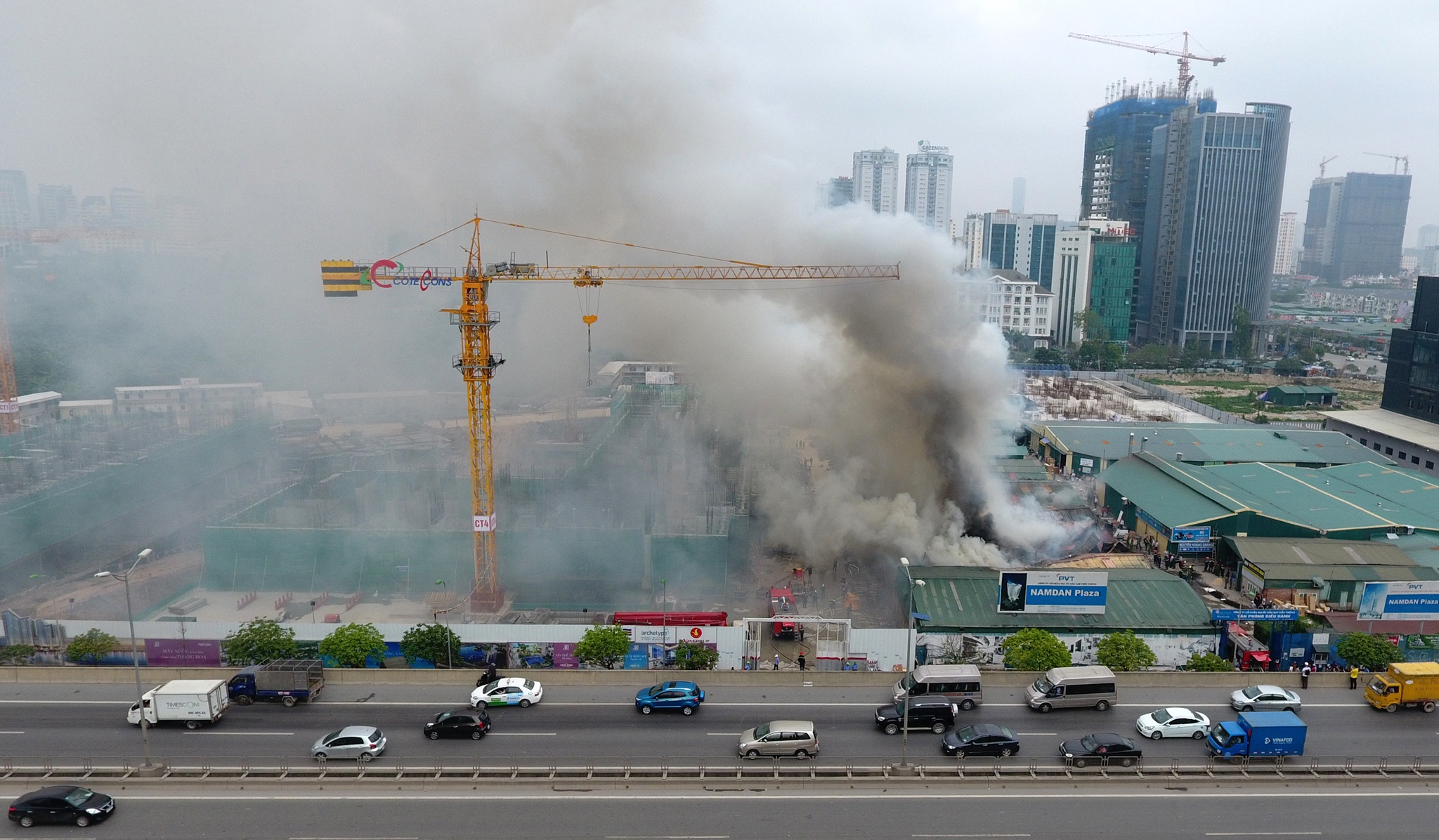 Cháy kho hàng gần Keangnam ảnh 2 Chay kho hang gan Keangnam anh 2