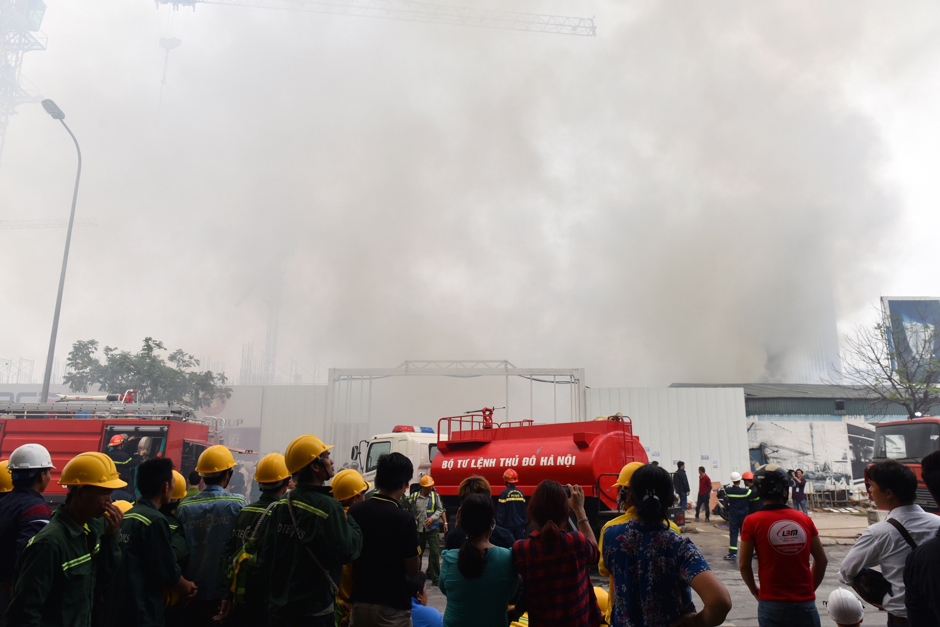 Cháy kho hàng gần Keangnam ảnh 5 Chay kho hang gan Keangnam anh 5