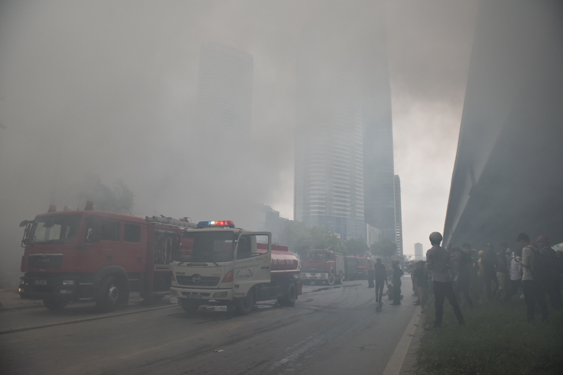 Cháy kho hàng gần Keangnam ảnh 10 Chay kho hang gan Keangnam anh 10
