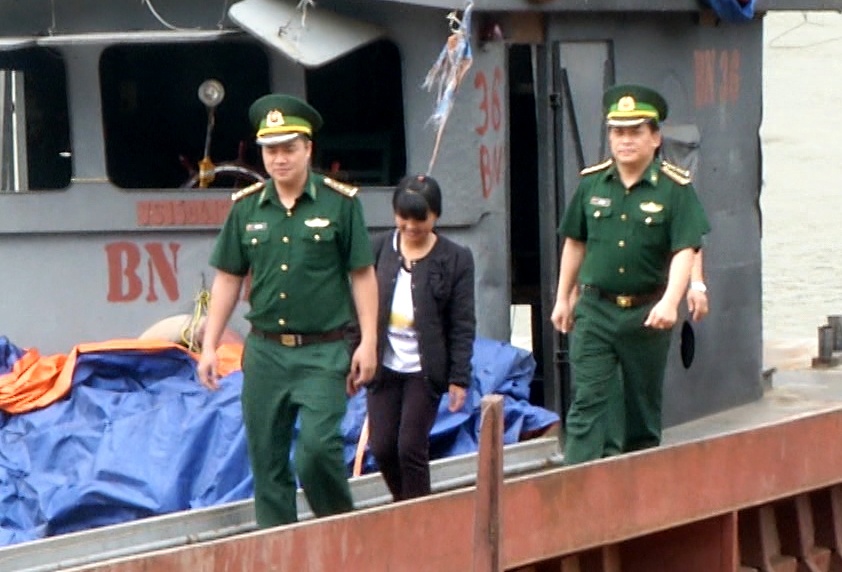 Giai cuu nu sinh o Lao Cai bi lua ban sang Trung Quoc hinh anh