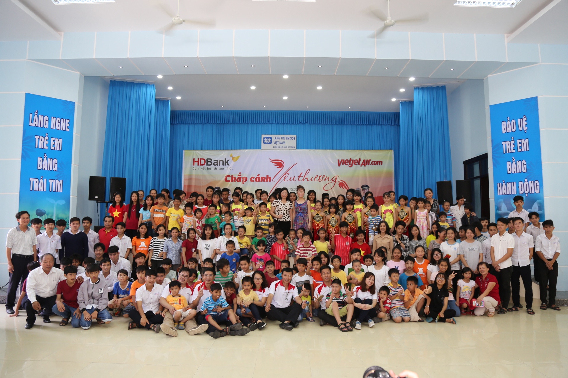 CEO Vietjet truyen cam hung cho tre em lang tre SOS anh 3