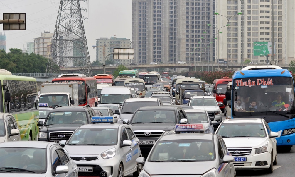 Giao thong un u cach cua ngo thu do hang chuc km hinh anh