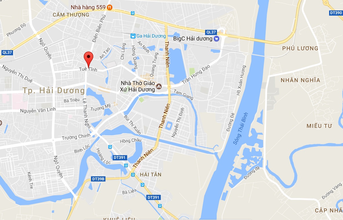 Kiều nữ Hải Dương lái ôtô chạy ngược chiều ảnh 2 Kieu nu Hai Duong lai oto chay nguoc chieu anh 2