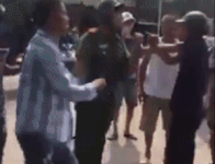 Clip nguoi pham luat tan cong canh sat hinh anh