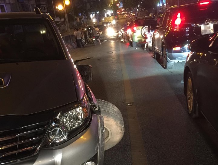 Tai nan lien hoan tren cau vuot Lang Ha anh 4