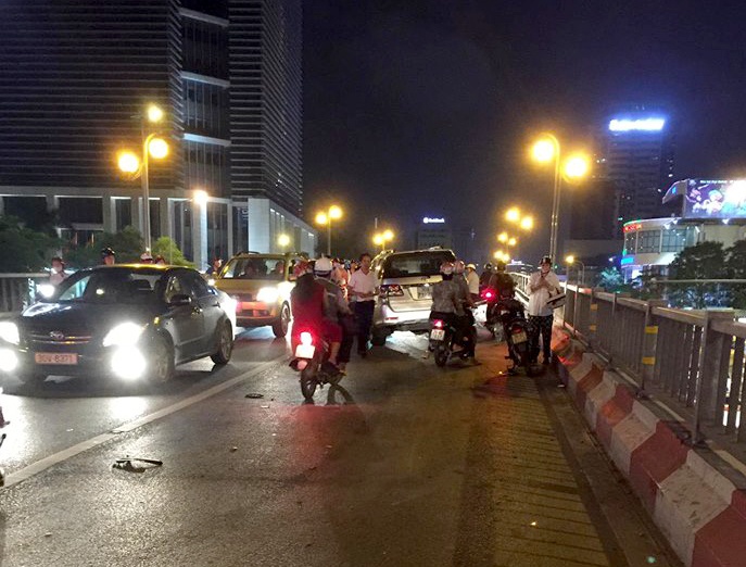 Tai nan lien hoan tren cau vuot Lang Ha anh 5