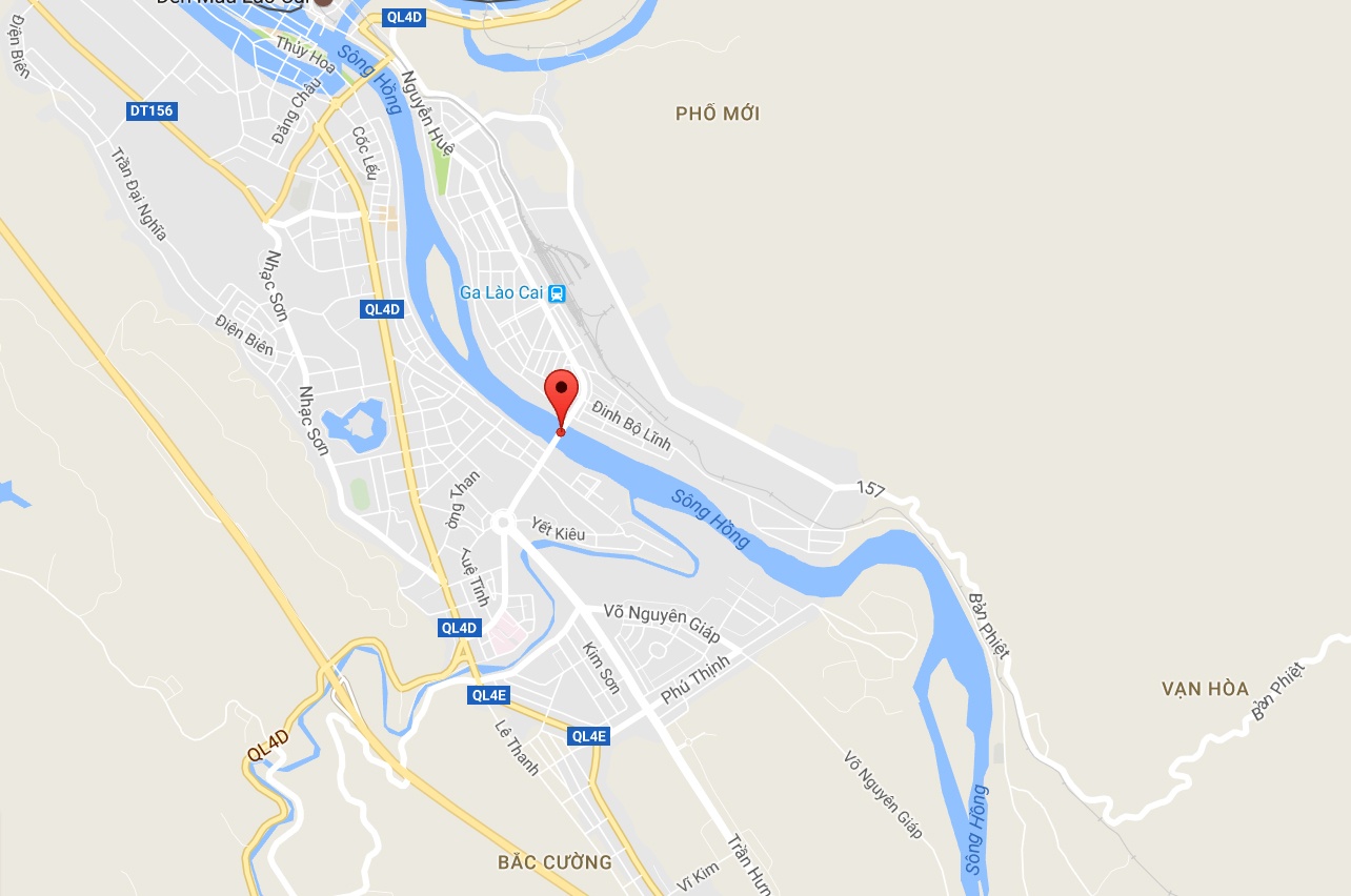 xe may lan lan doi dau oto khach anh 2