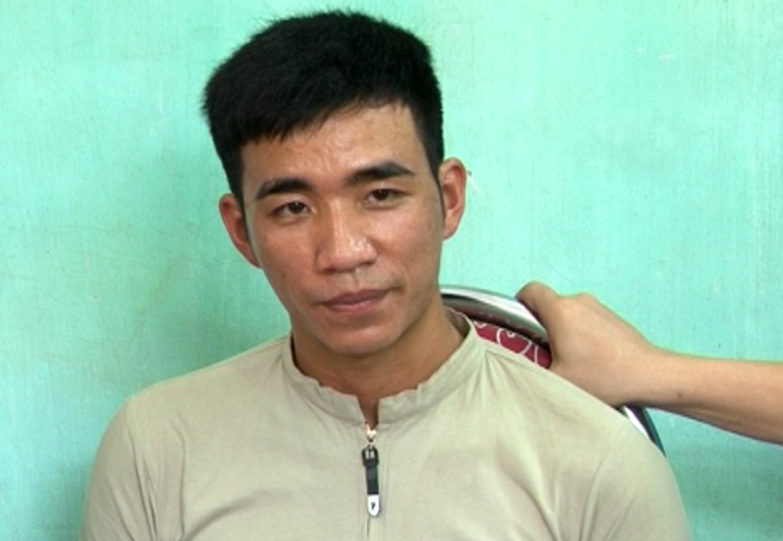 Mang hanh ly chua 20 banh heroin len xe khach hinh anh