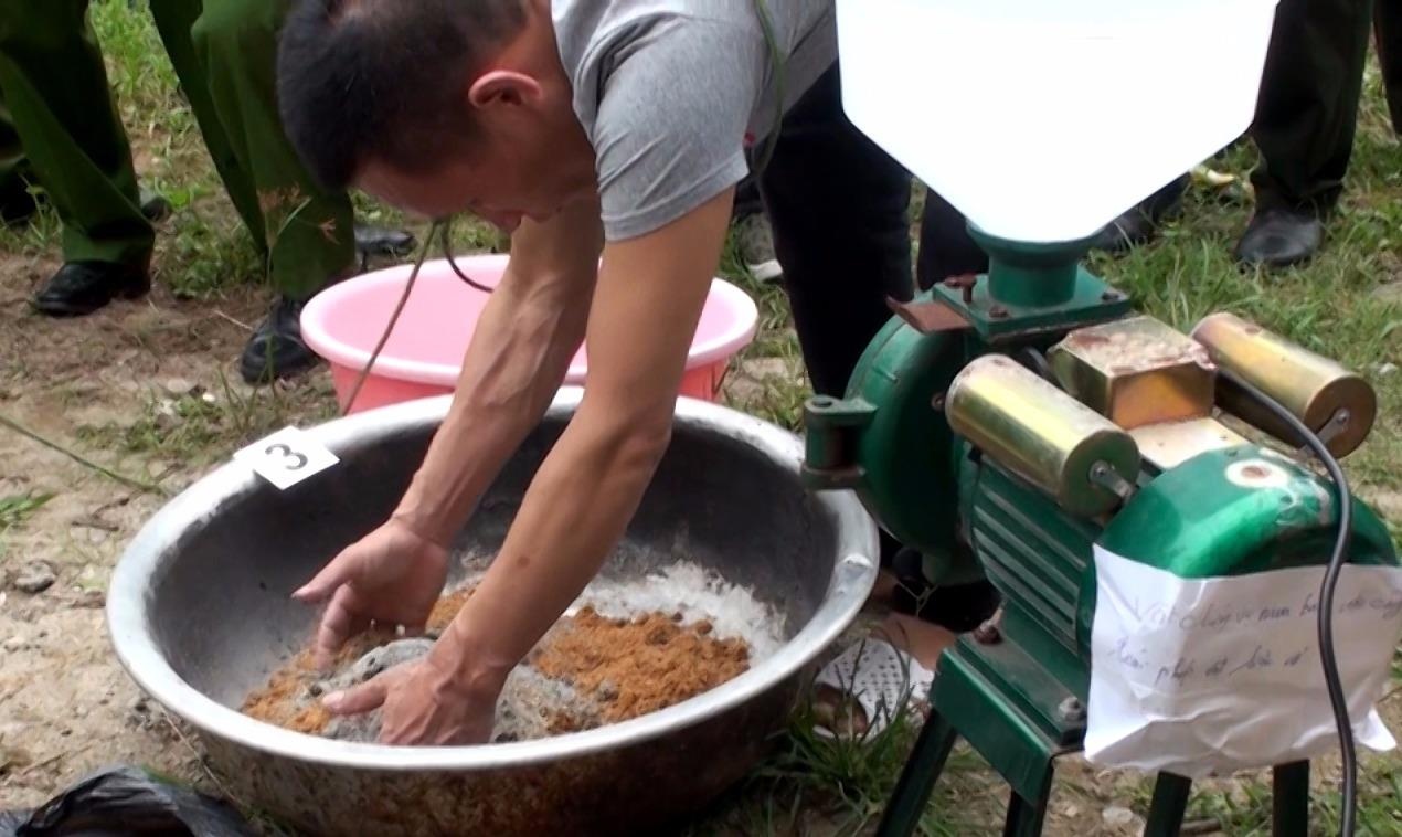 Can canh xuong san xuat trai phep gan 1 tan thuoc no hinh anh